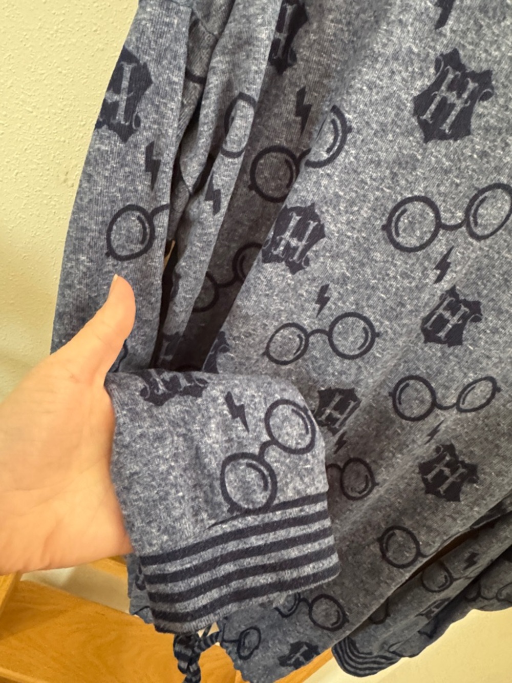 Like new 🧙♀️Harry Potter Wizarding World Lounge Top XL Poly/Spandex blend - Picture 5 of 9